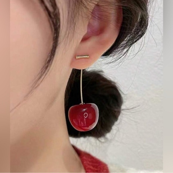 ✨NEW✨ Elegant Red Cherry 🍒 Earrings - Picture 4 of 7